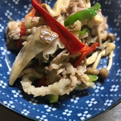 冷蔵庫にあまっていたエリンギとシメジ豚バラ肉で作ってみました。とっても簡単にできました。